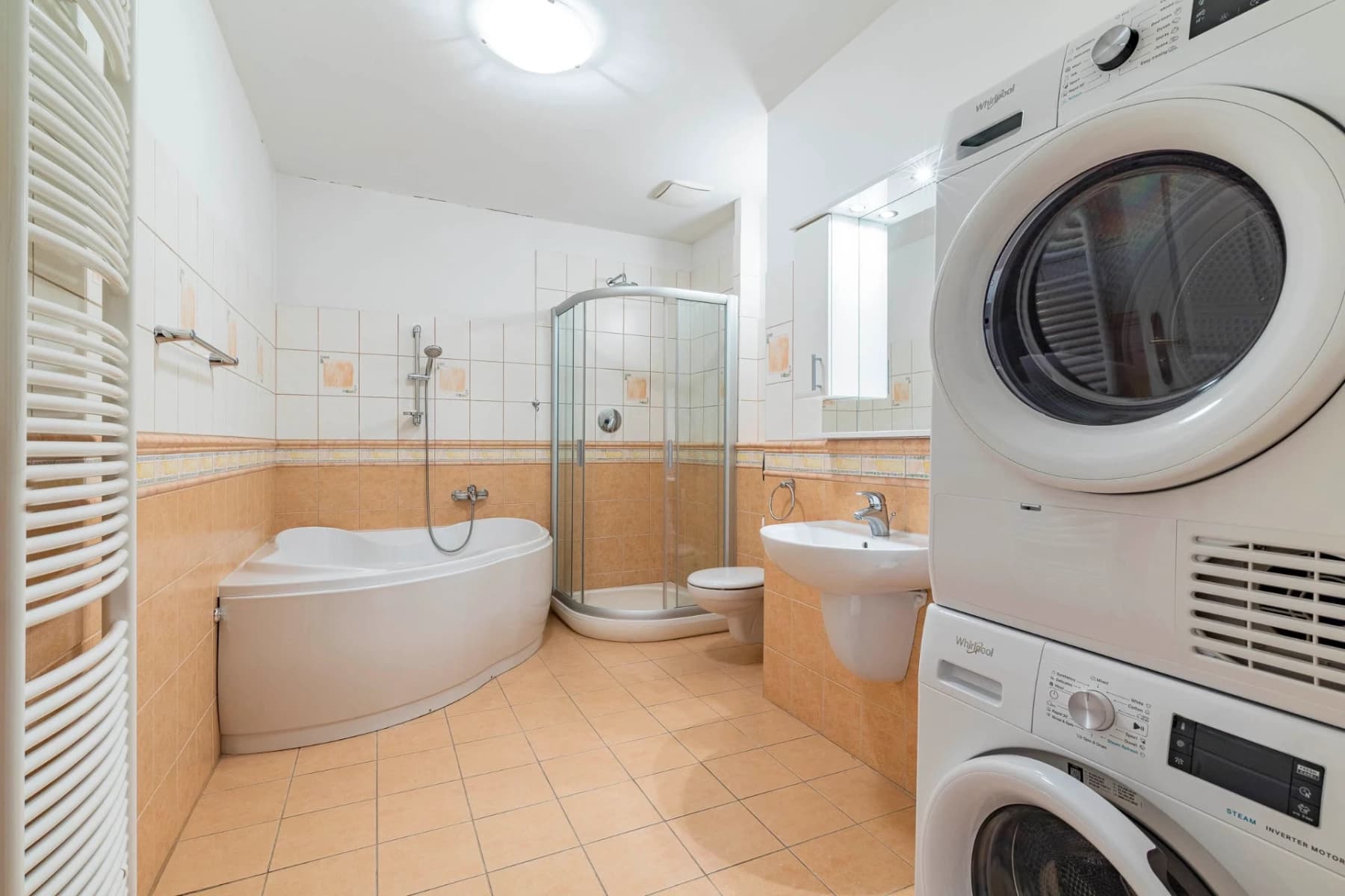 Prenájom bytu 3-izbový 92 m², Masarykovo nábřeží, Praha, Praha Prenájom bytu 3-izbový 92 m², Masarykovo nábřeží, Praha, Praha