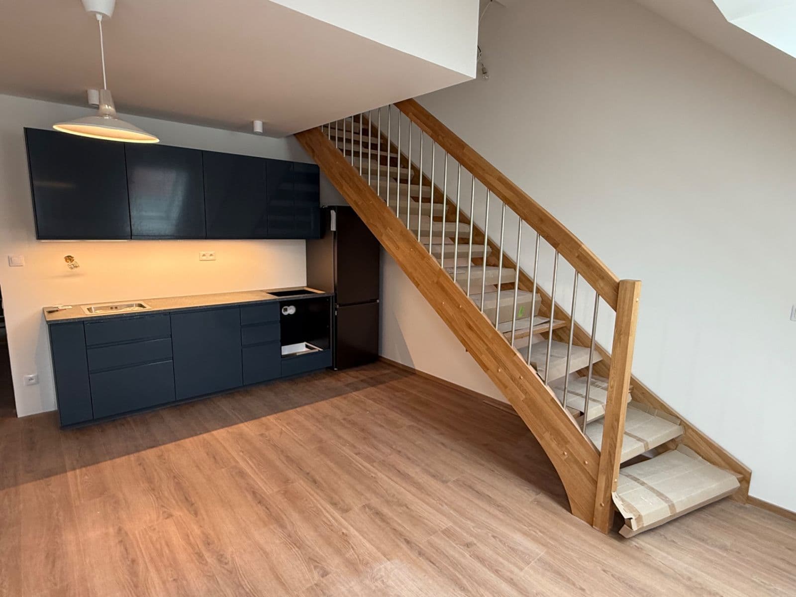 Prenájom bytu 4-izbový 130 m², Chodská, Praha, Praha Prenájom bytu 4-izbový 130 m², Chodská, Praha, Praha