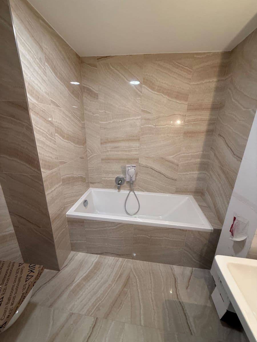 Prenájom bytu 4-izbový 130 m², Chodská, Praha, Praha Prenájom bytu 4-izbový 130 m², Chodská, Praha, Praha