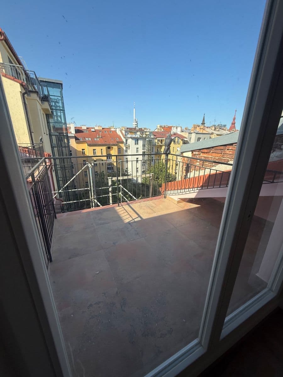 Prenájom bytu 4-izbový 130 m², Chodská, Praha, Praha Prenájom bytu 4-izbový 130 m², Chodská, Praha, Praha