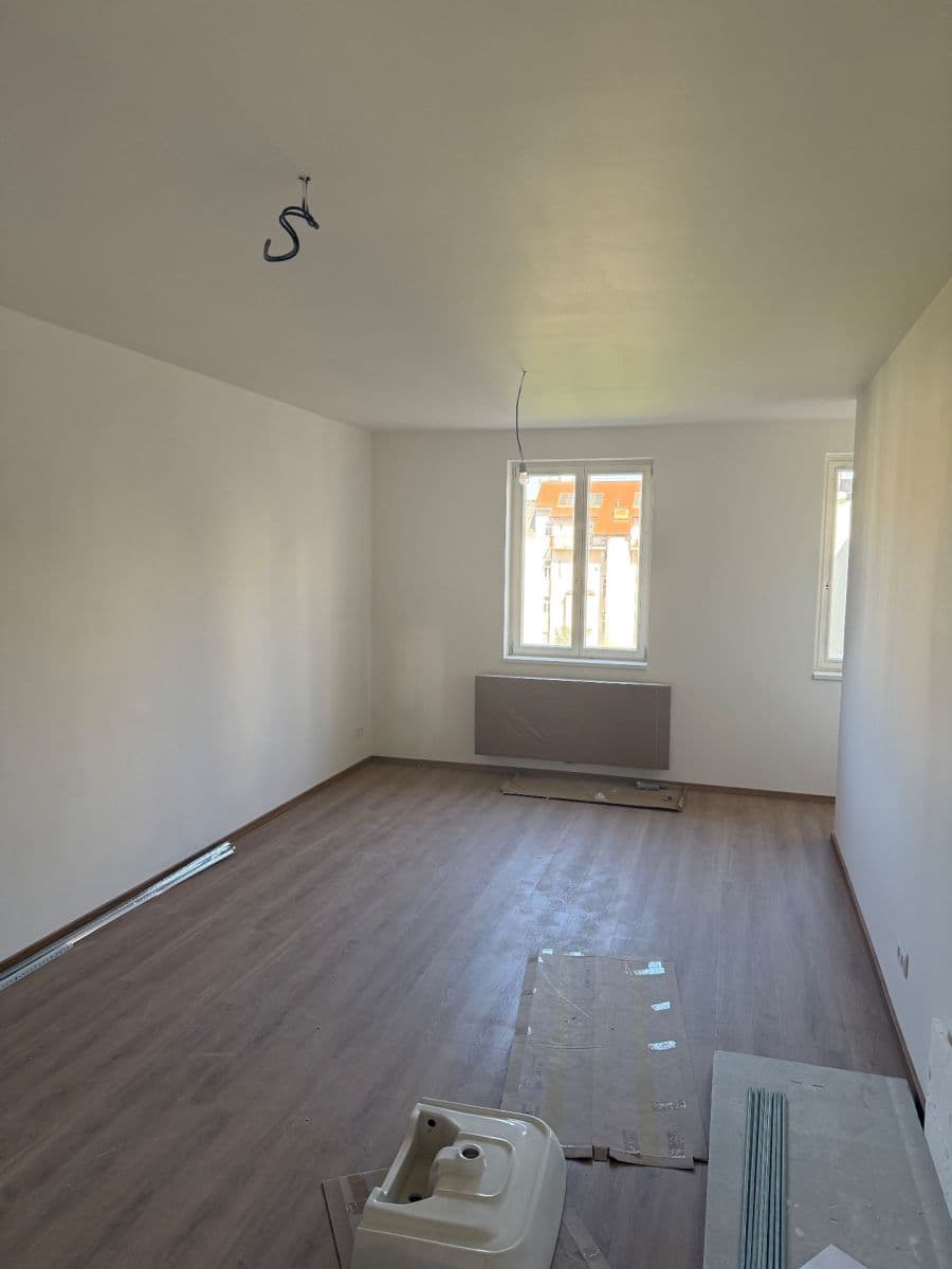 Prenájom bytu 4-izbový 130 m², Chodská, Praha, Praha Prenájom bytu 4-izbový 130 m², Chodská, Praha, Praha