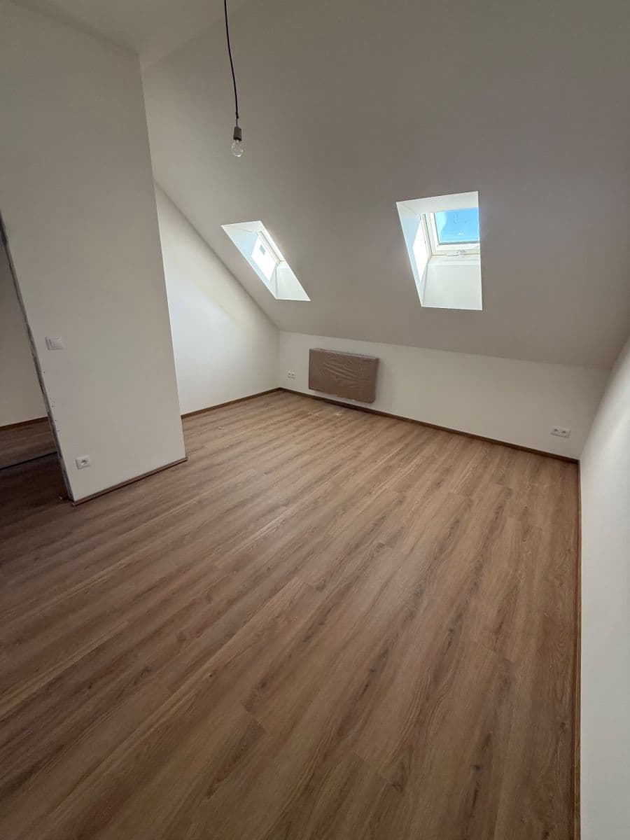 Prenájom bytu 4-izbový 130 m², Chodská, Praha, Praha Prenájom bytu 4-izbový 130 m², Chodská, Praha, Praha