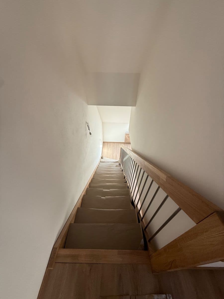 Prenájom bytu 4-izbový 130 m², Chodská, Praha, Praha Prenájom bytu 4-izbový 130 m², Chodská, Praha, Praha