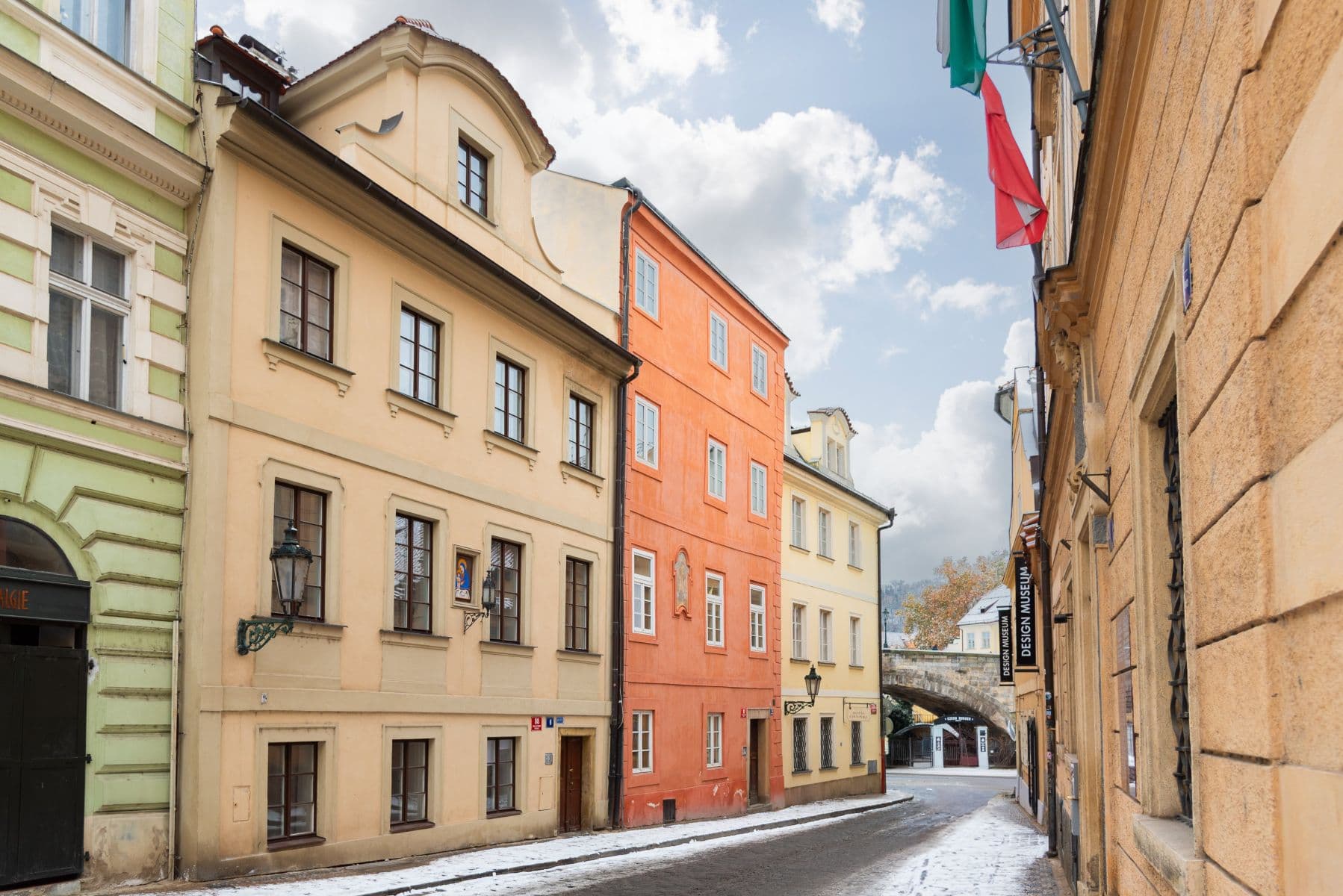 Prenájom bytu 76 m², U Lužického semináře, Praha, Praha Prenájom bytu 76 m², U Lužického semináře, Praha, Praha