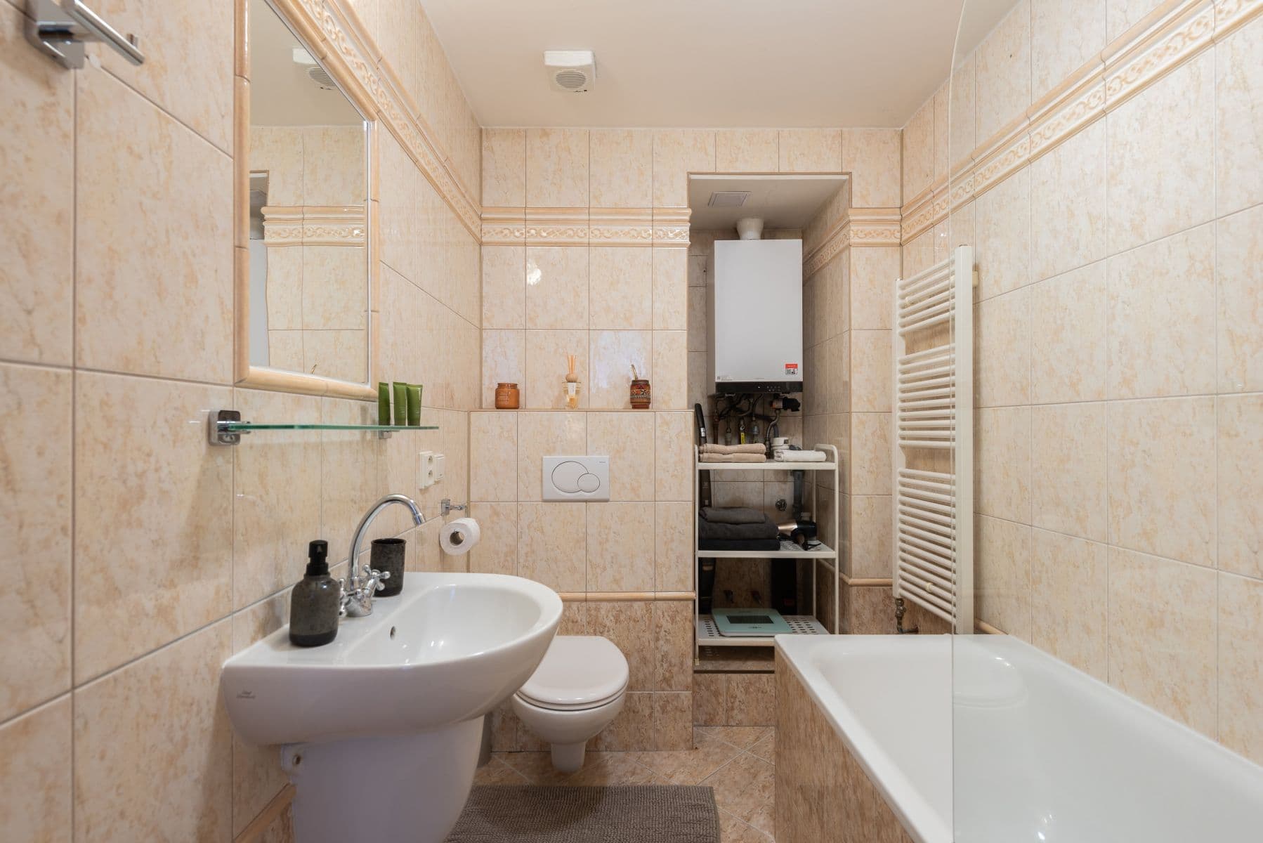 Prenájom bytu 76 m², U Lužického semináře, Praha, Praha Prenájom bytu 76 m², U Lužického semináře, Praha, Praha