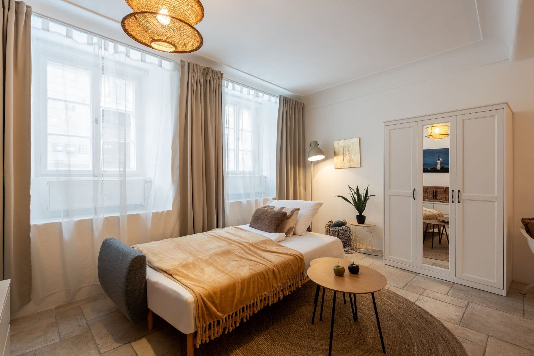 Prenájom bytu 76 m², U Lužického semináře, Praha, Praha Prenájom bytu 76 m², U Lužického semináře, Praha, Praha