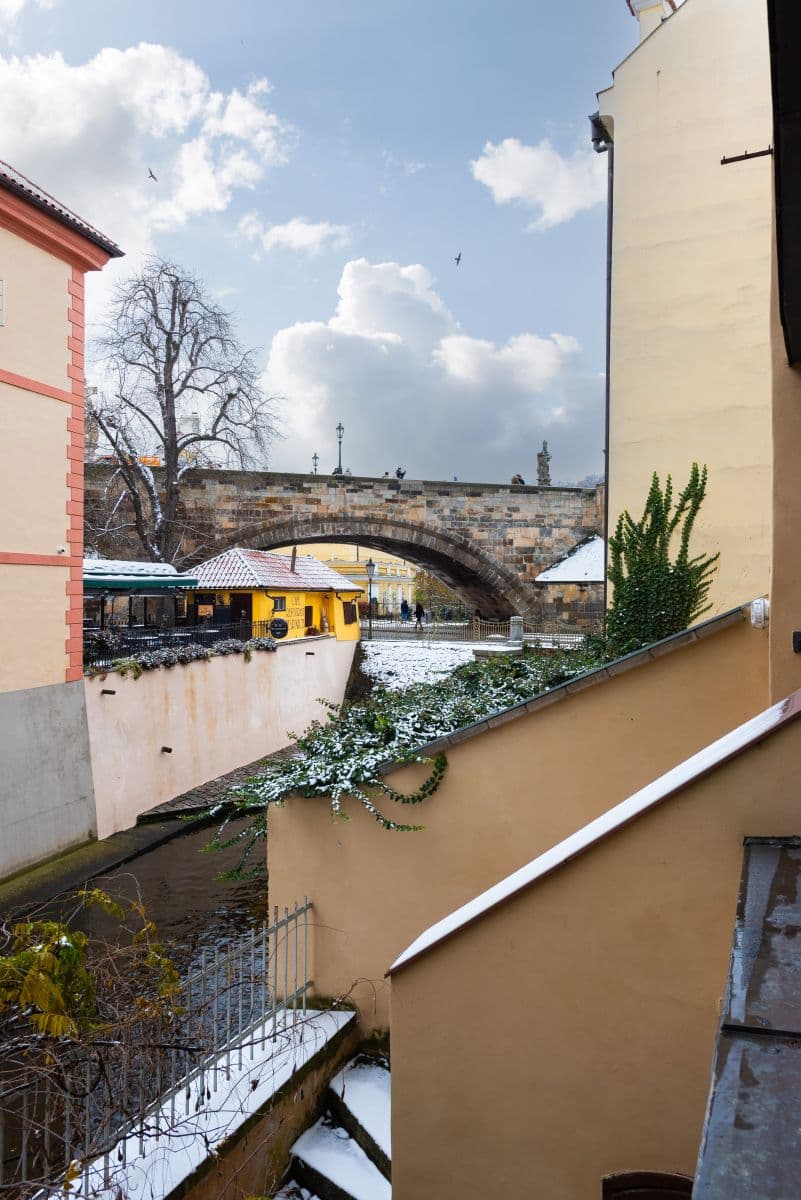 Prenájom bytu 76 m², U Lužického semináře, Praha, Praha Prenájom bytu 76 m², U Lužického semináře, Praha, Praha