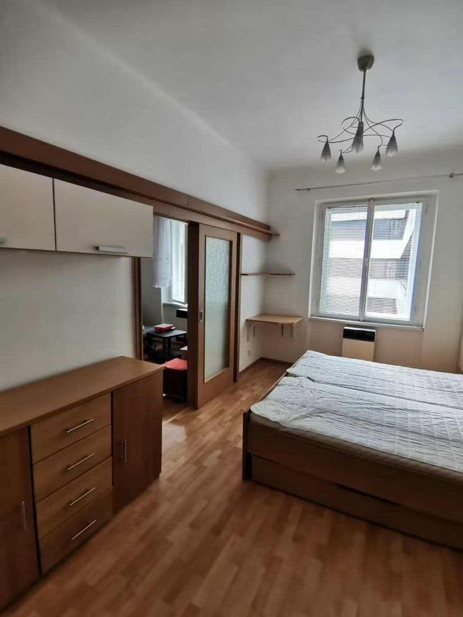 Prenájom bytu 1-izbový 35 m², Pod Klamovkou, Praha, Praha Prenájom bytu 1-izbový 35 m², Pod Klamovkou, Praha, Praha