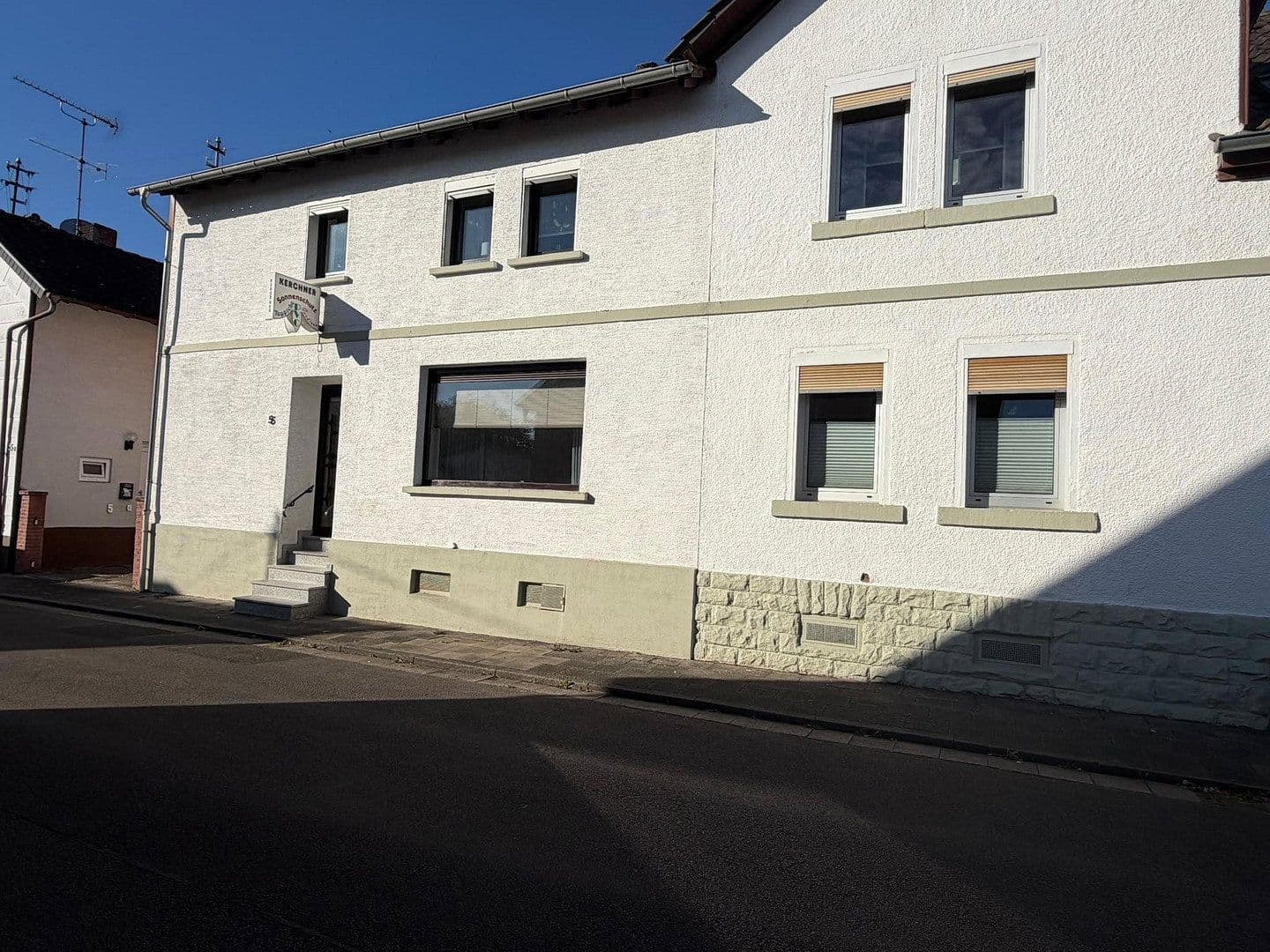 Predaj domu 290 m², pozemok 675 m², Bruchstr. 4, Hütschenhausen, Porýnie-Falcko Predaj domu 290 m², pozemok 675 m², Bruchstr. 4, Hütschenhausen, Porýnie-Falcko