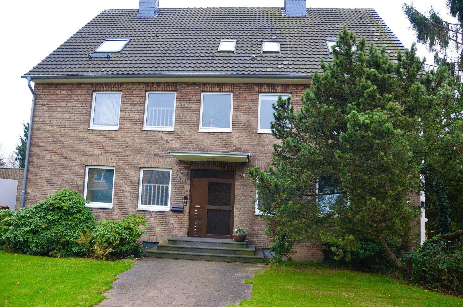 Prenájom bytu 2-izbový 55 m², Cloppenburger Weg 18, Düsseldorf, Severné Porýnie - Westfálsko Prenájom bytu 2-izbový 55 m², Cloppenburger Weg 18, Düsseldorf, Severné Porýnie - Westfálsko