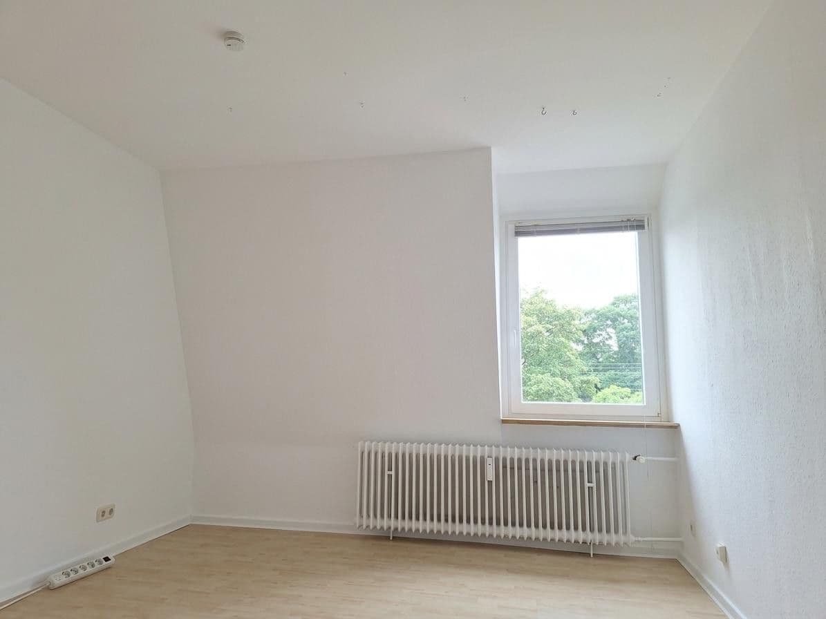 Prenájom bytu 4-izbový 98 m², Gleisstraße 36, Essen, Severné Porýnie - Westfálsko Prenájom bytu 4-izbový 98 m², Gleisstraße 36, Essen, Severné Porýnie - Westfálsko