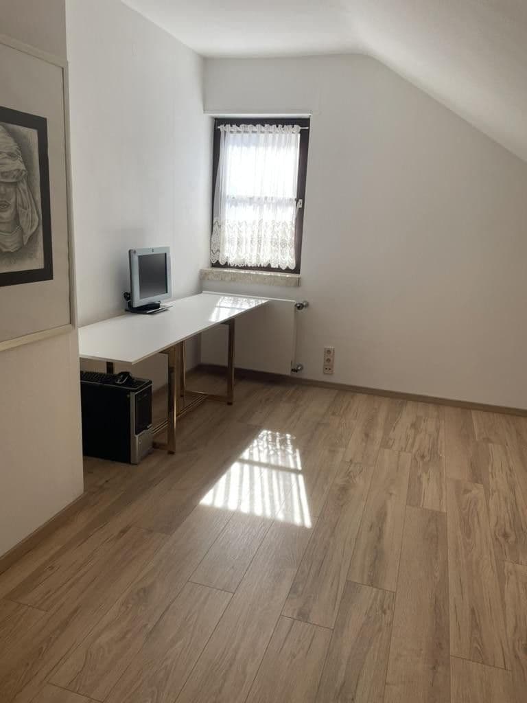 Predaj domu 240 m², pozemok 812 m², von Schleiffras-Str 33, Fulda, Hesensko Predaj domu 240 m², pozemok 812 m², von Schleiffras-Str 33, Fulda, Hesensko