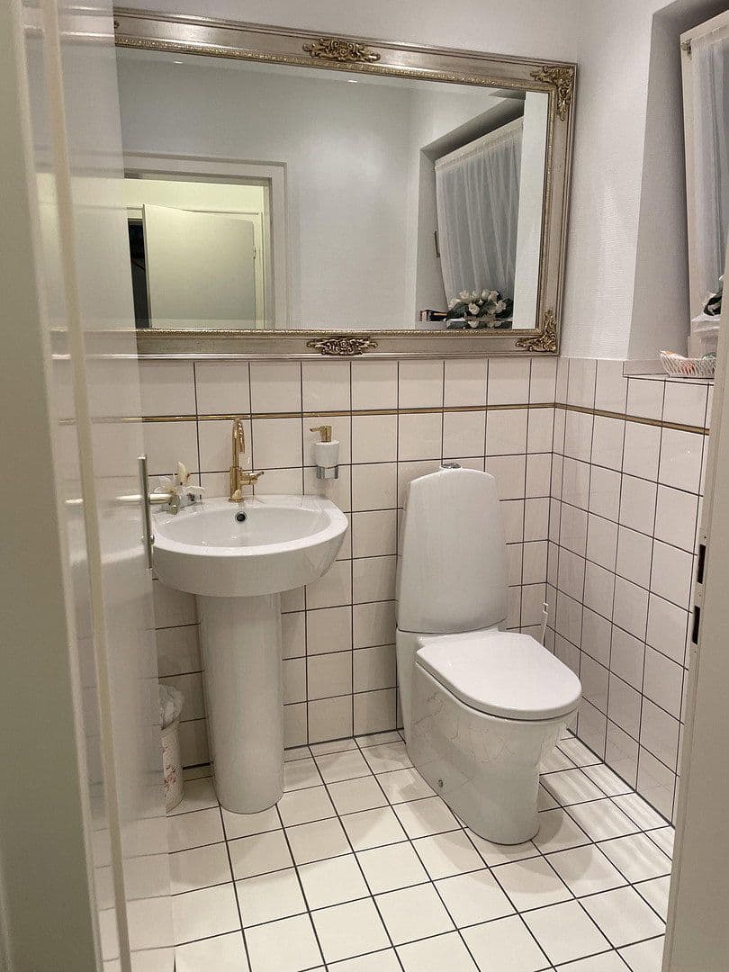 Predaj domu 240 m², pozemok 812 m², von Schleiffras-Str 33, Fulda, Hesensko Predaj domu 240 m², pozemok 812 m², von Schleiffras-Str 33, Fulda, Hesensko