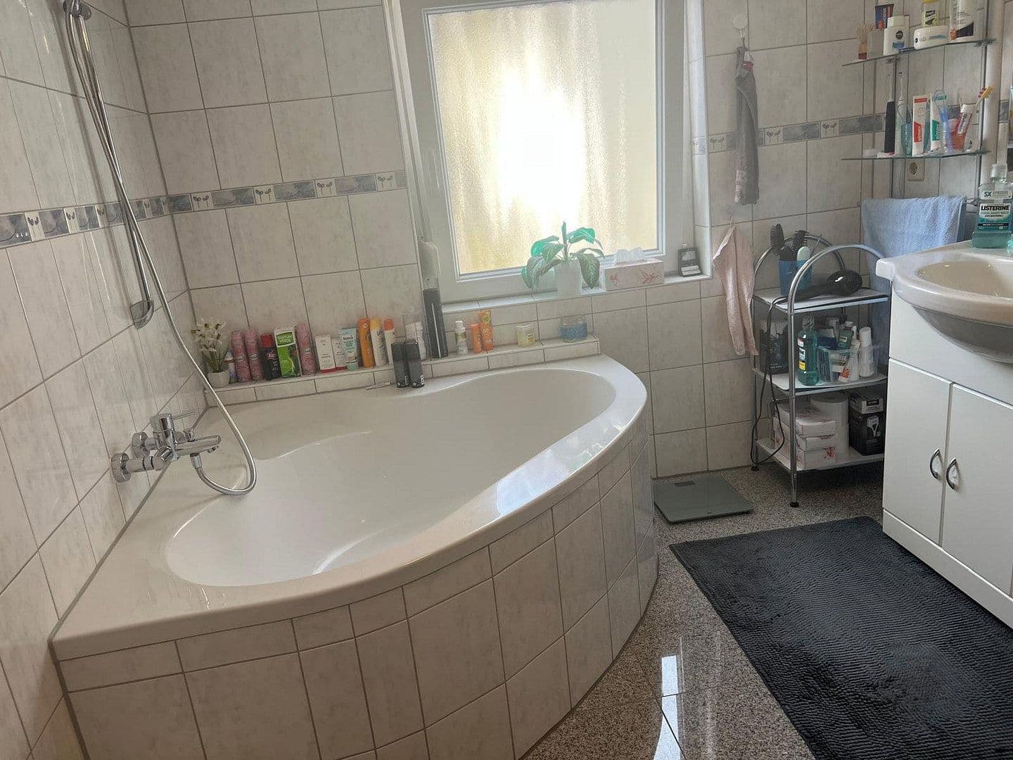 Prenájom bytu 4-izbový 100 m², Simmozheimer str 16, Weil der Stadt, Bádensko-Wurttembersko Prenájom bytu 4-izbový 100 m², Simmozheimer str 16, Weil der Stadt, Bádensko-Wurttembersko