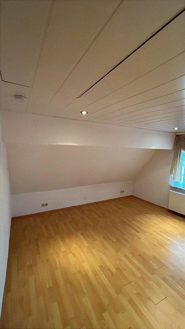 Prenájom bytu 4-izbový 100 m², Simmozheimer str 16, Weil der Stadt, Bádensko-Wurttembersko Prenájom bytu 4-izbový 100 m², Simmozheimer str 16, Weil der Stadt, Bádensko-Wurttembersko
