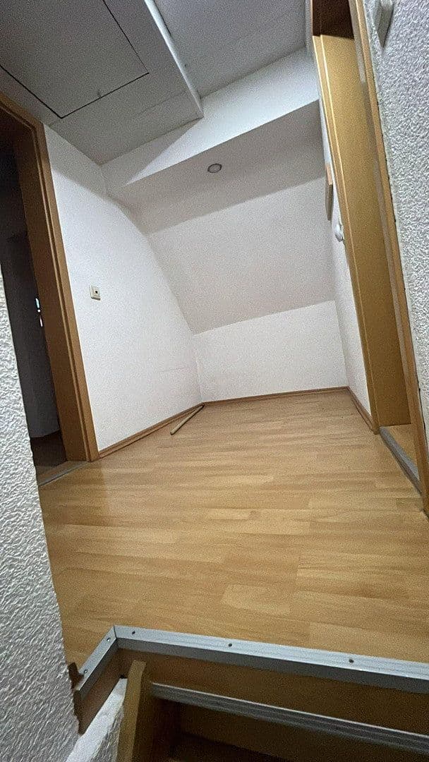 Prenájom bytu 4-izbový 100 m², Simmozheimer str 16, Weil der Stadt, Bádensko-Wurttembersko Prenájom bytu 4-izbový 100 m², Simmozheimer str 16, Weil der Stadt, Bádensko-Wurttembersko