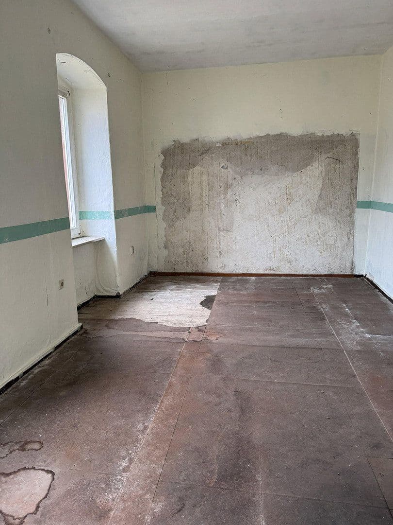 Predaj domu 320 m², pozemok 672 m², Ernst-Thälmann-Straße -13, Wettin-Löbejün, Sasko-Anhaltsko Predaj domu 320 m², pozemok 672 m², Ernst-Thälmann-Straße -13, Wettin-Löbejün, Sasko-Anhaltsko