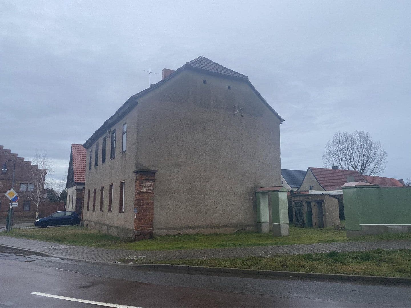 Predaj domu 320 m², pozemok 672 m², Ernst-Thälmann-Straße -13, Wettin-Löbejün, Sasko-Anhaltsko Predaj domu 320 m², pozemok 672 m², Ernst-Thälmann-Straße -13, Wettin-Löbejün, Sasko-Anhaltsko