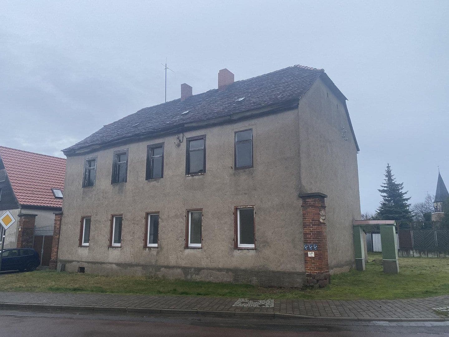 Predaj domu 320 m², pozemok 672 m², Ernst-Thälmann-Straße -13, Wettin-Löbejün, Sasko-Anhaltsko Predaj domu 320 m², pozemok 672 m², Ernst-Thälmann-Straße -13, Wettin-Löbejün, Sasko-Anhaltsko
