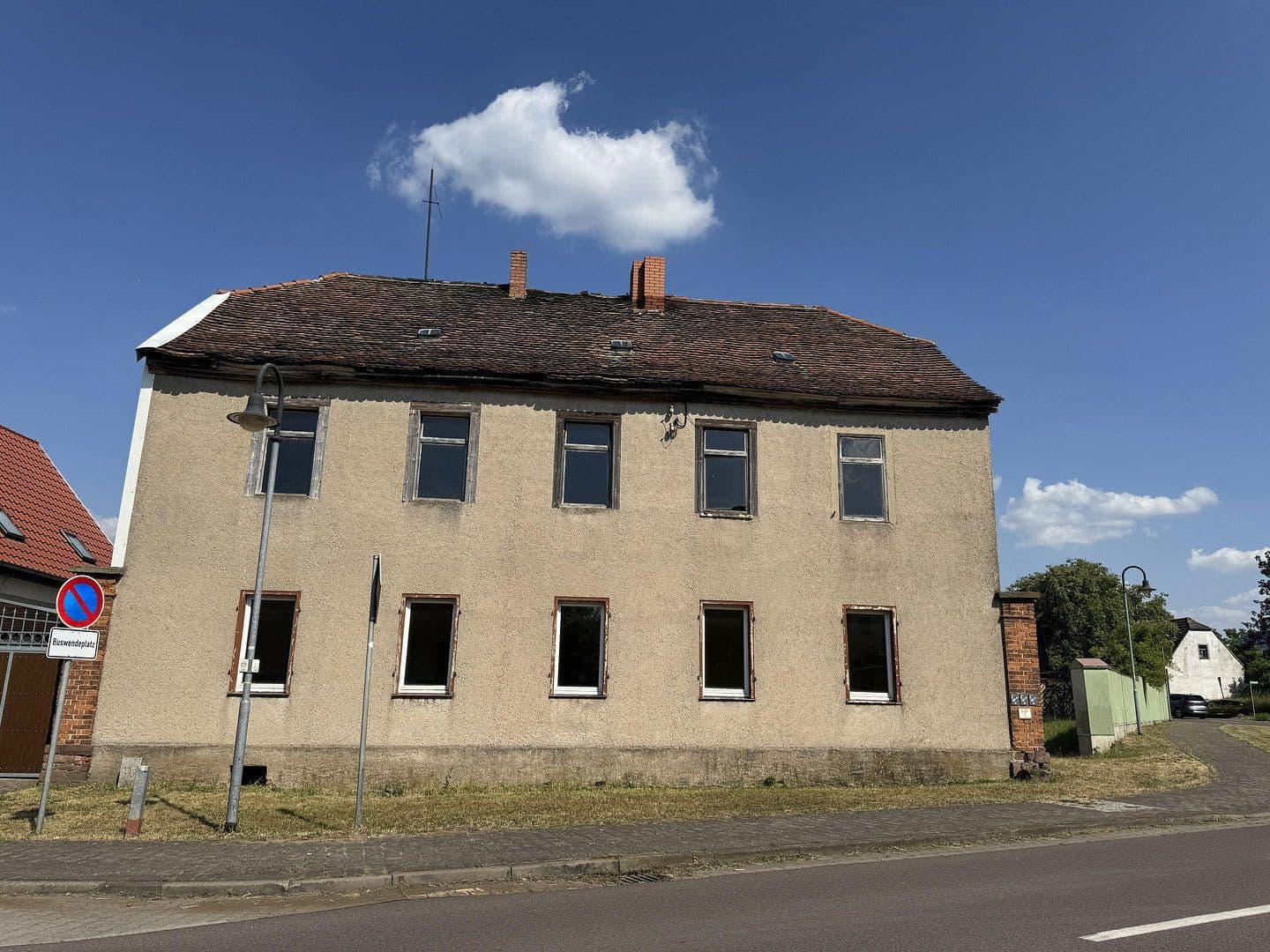 Predaj domu 320 m², pozemok 672 m², Ernst-Thälmann-Straße -13, Wettin-Löbejün, Sasko-Anhaltsko Predaj domu 320 m², pozemok 672 m², Ernst-Thälmann-Straße -13, Wettin-Löbejün, Sasko-Anhaltsko