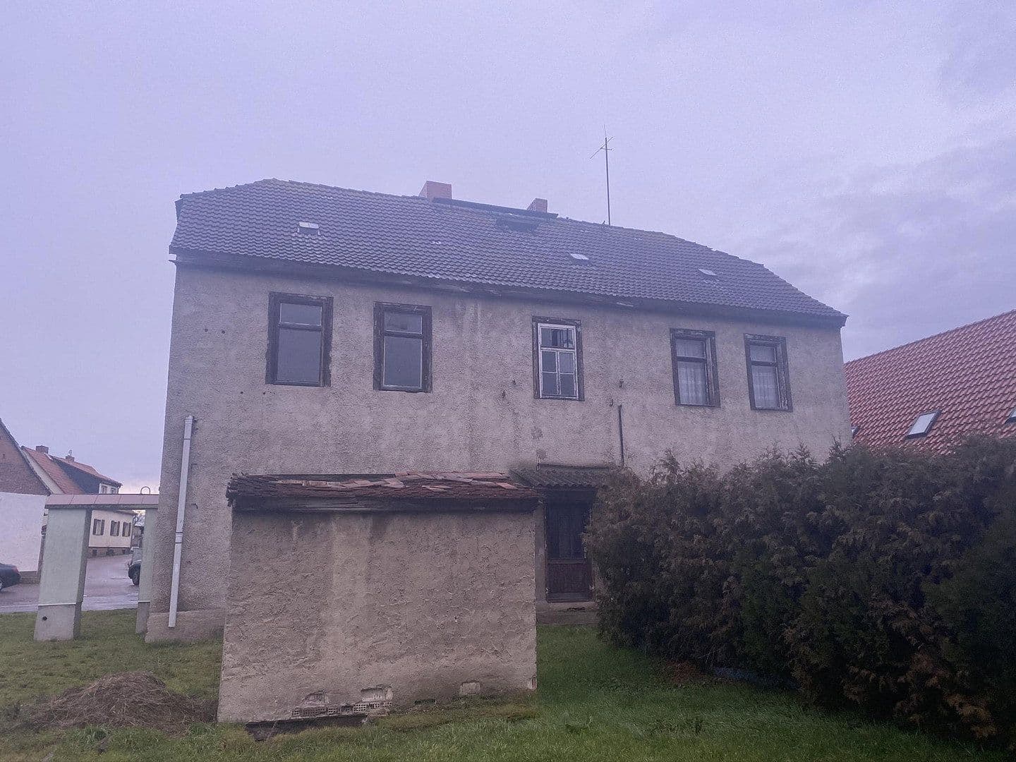 Predaj domu 320 m², pozemok 672 m², Ernst-Thälmann-Straße -13, Wettin-Löbejün, Sasko-Anhaltsko Predaj domu 320 m², pozemok 672 m², Ernst-Thälmann-Straße -13, Wettin-Löbejün, Sasko-Anhaltsko