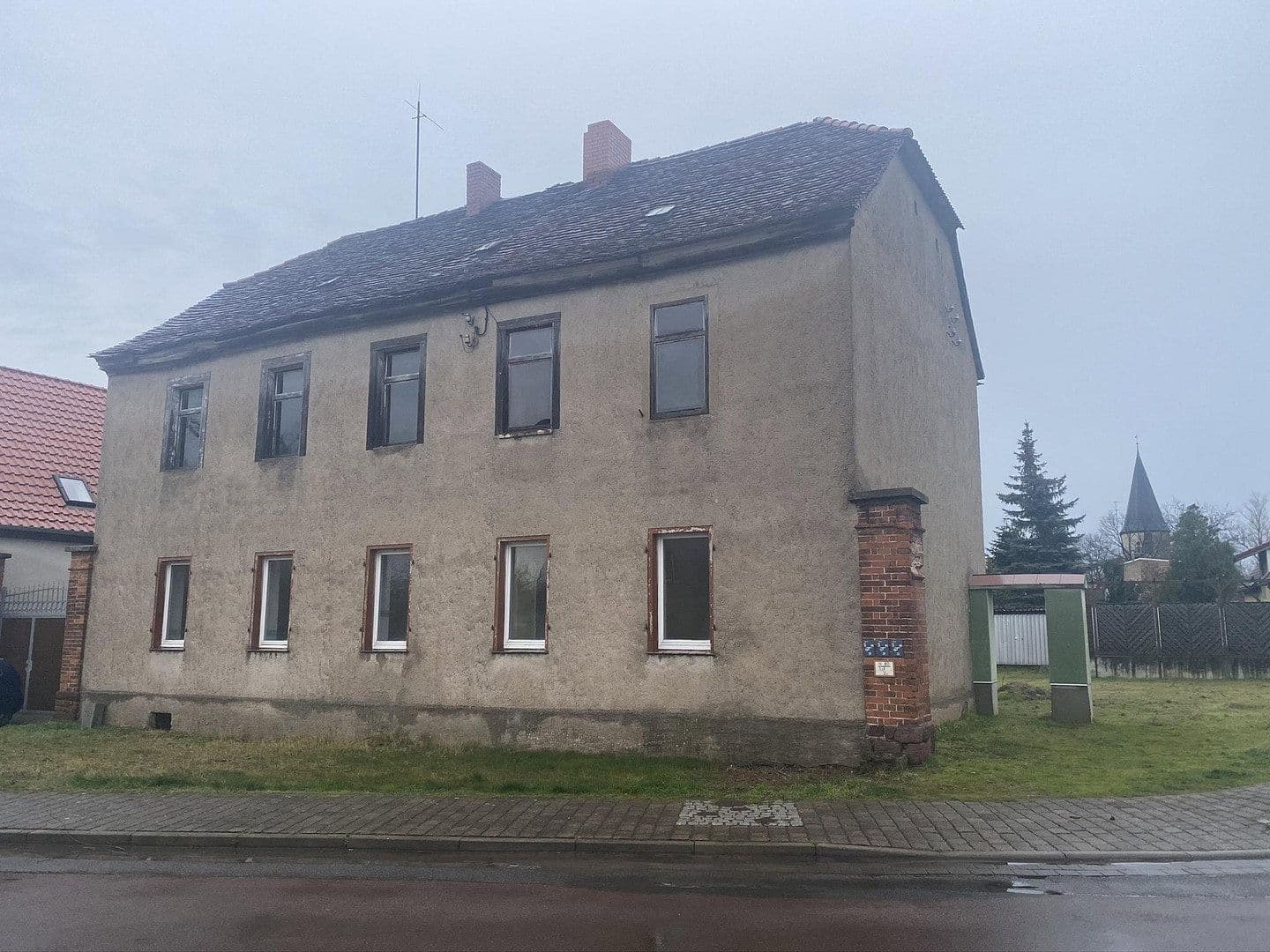 Predaj domu 320 m², pozemok 672 m², Ernst-Thälmann-Straße -13, Wettin-Löbejün, Sasko-Anhaltsko Predaj domu 320 m², pozemok 672 m², Ernst-Thälmann-Straße -13, Wettin-Löbejün, Sasko-Anhaltsko