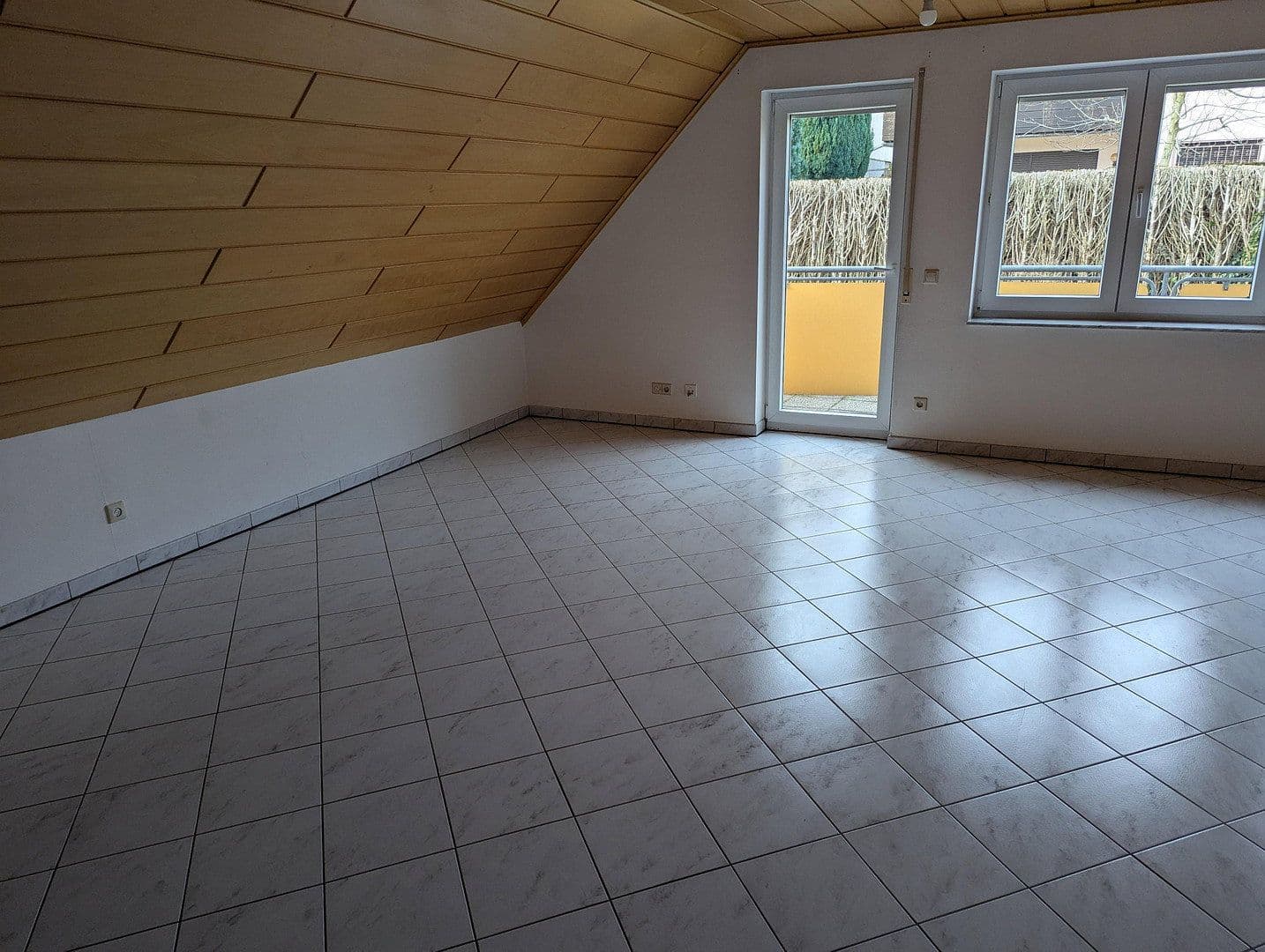 Prenájom bytu 3-izbový 101 m², Remchingen, Bádensko-Wurttembersko Prenájom bytu 3-izbový 101 m², Remchingen, Bádensko-Wurttembersko
