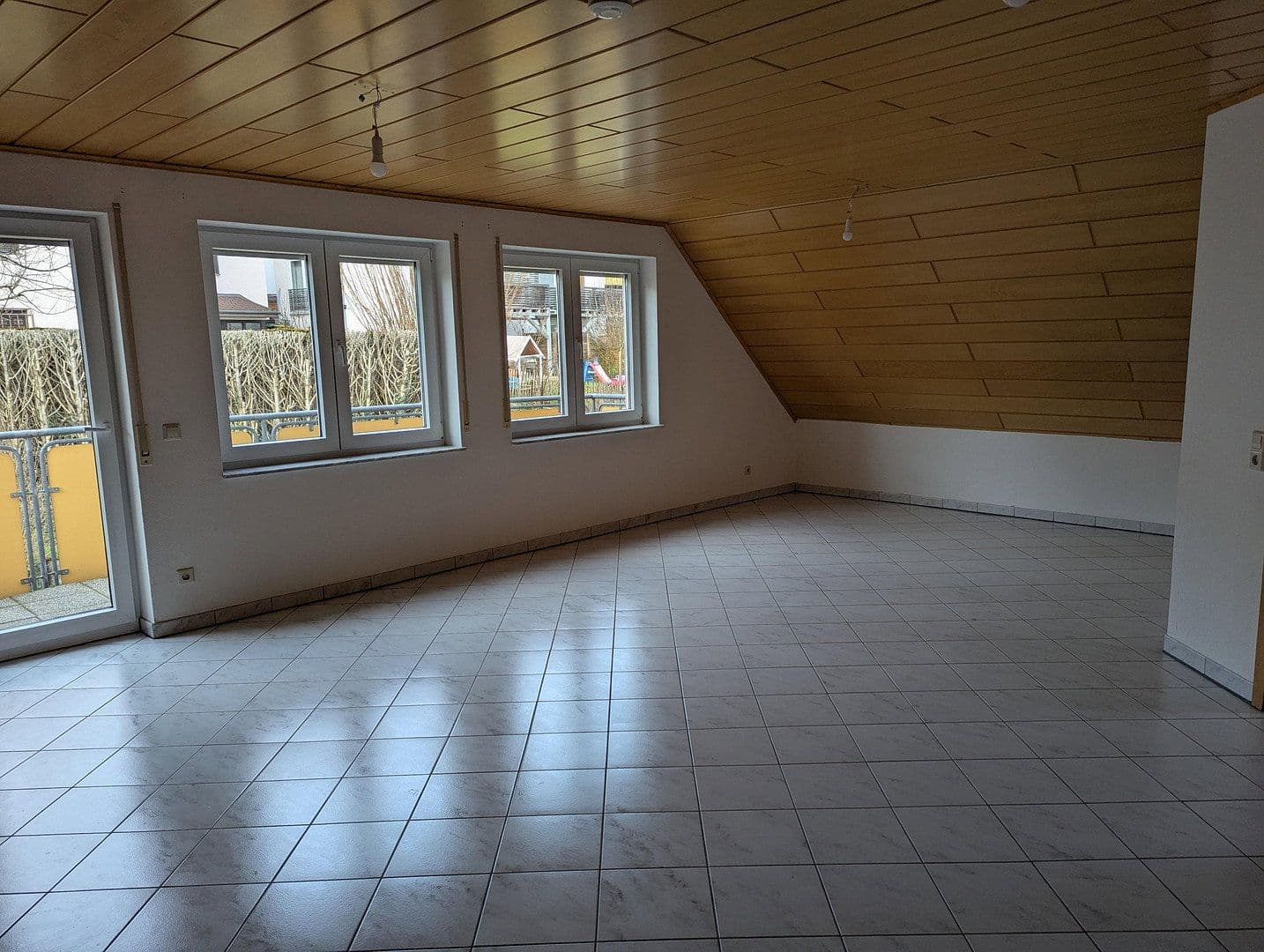 Prenájom bytu 3-izbový 101 m², Remchingen, Bádensko-Wurttembersko Prenájom bytu 3-izbový 101 m², Remchingen, Bádensko-Wurttembersko