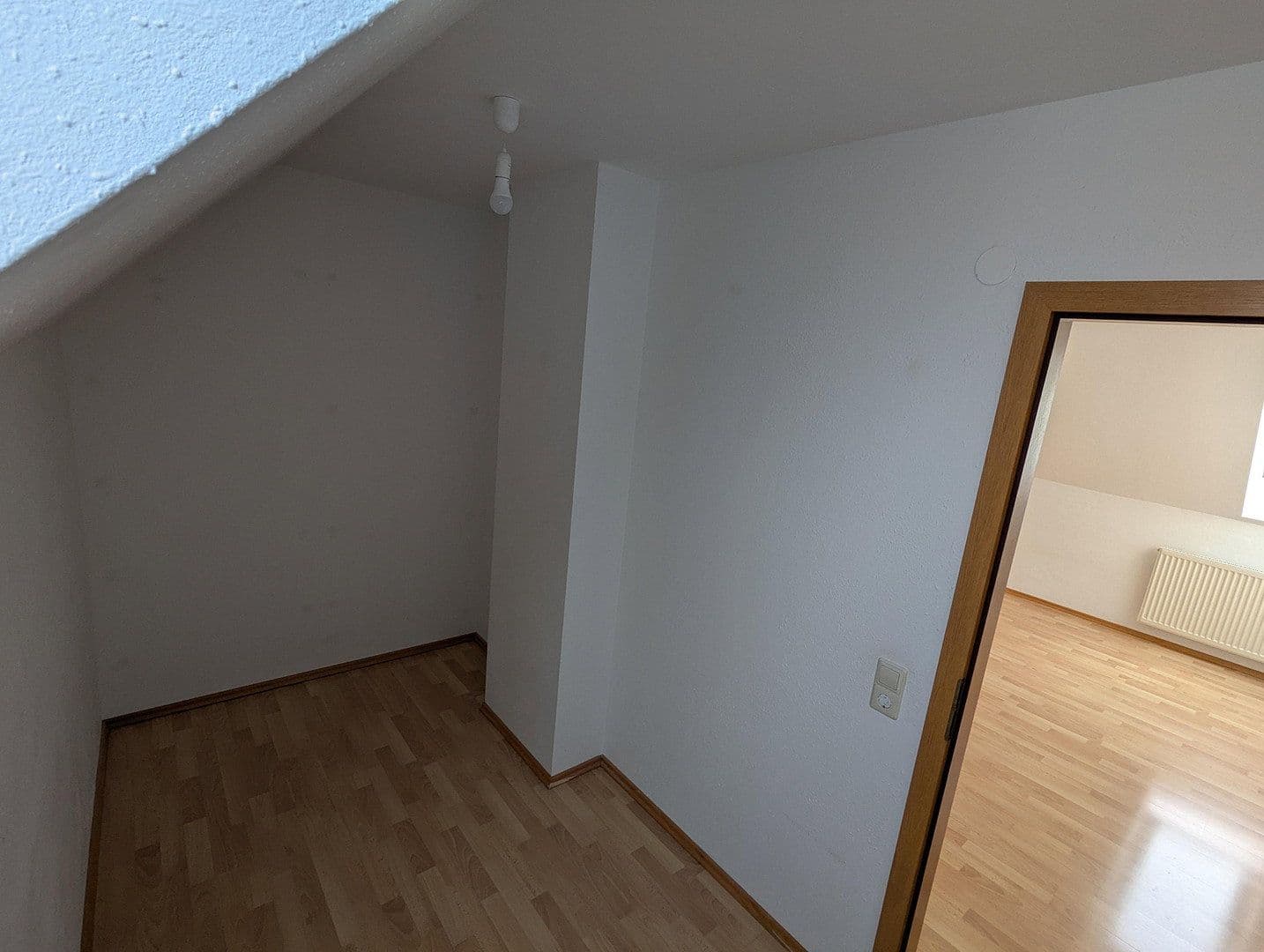 Prenájom bytu 3-izbový 101 m², Remchingen, Bádensko-Wurttembersko Prenájom bytu 3-izbový 101 m², Remchingen, Bádensko-Wurttembersko