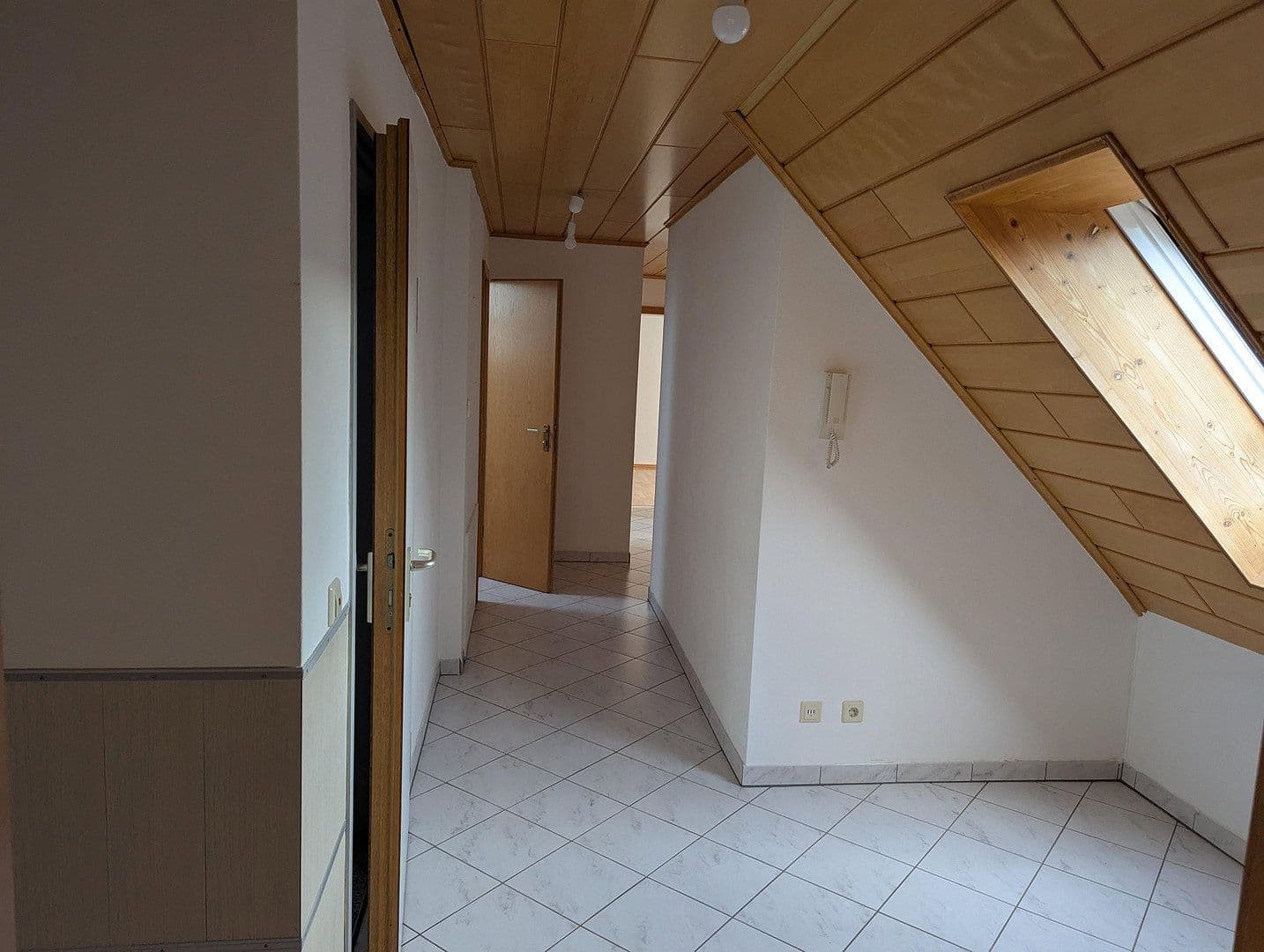 Prenájom bytu 3-izbový 101 m², Remchingen, Bádensko-Wurttembersko Prenájom bytu 3-izbový 101 m², Remchingen, Bádensko-Wurttembersko