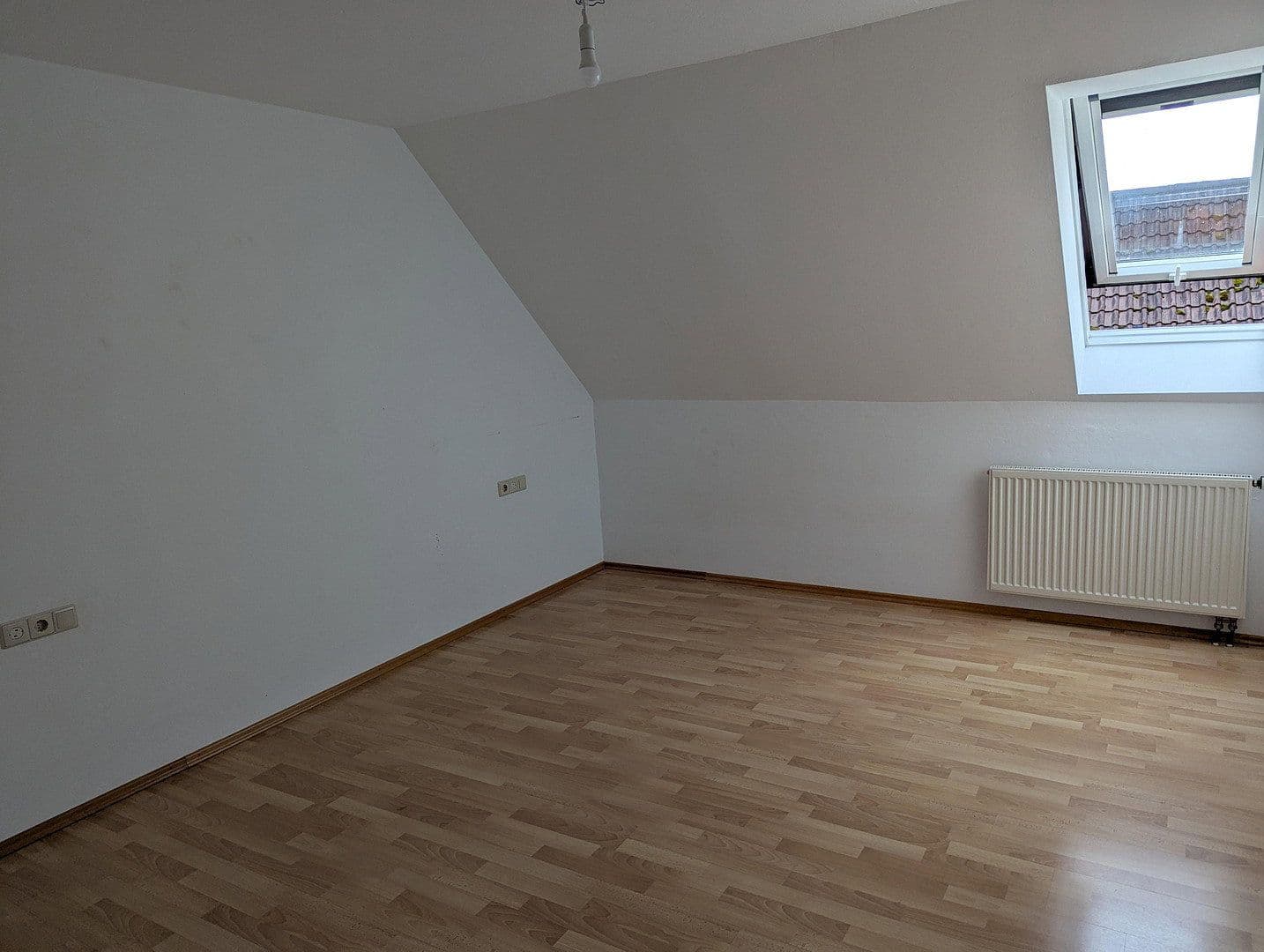 Prenájom bytu 3-izbový 101 m², Remchingen, Bádensko-Wurttembersko Prenájom bytu 3-izbový 101 m², Remchingen, Bádensko-Wurttembersko