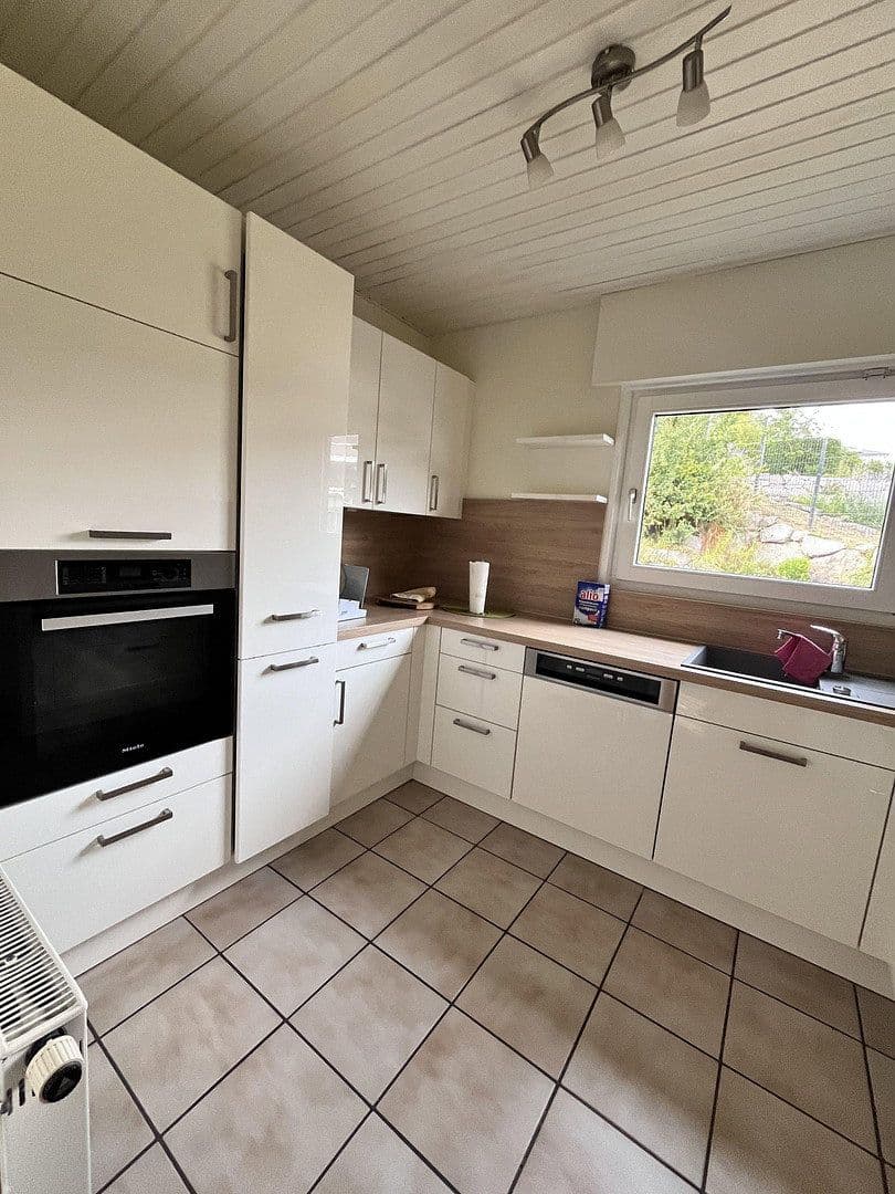 Prenájom bytu 4-izbový 104 m², Weinheim, Bádensko-Wurttembersko Prenájom bytu 4-izbový 104 m², Weinheim, Bádensko-Wurttembersko
