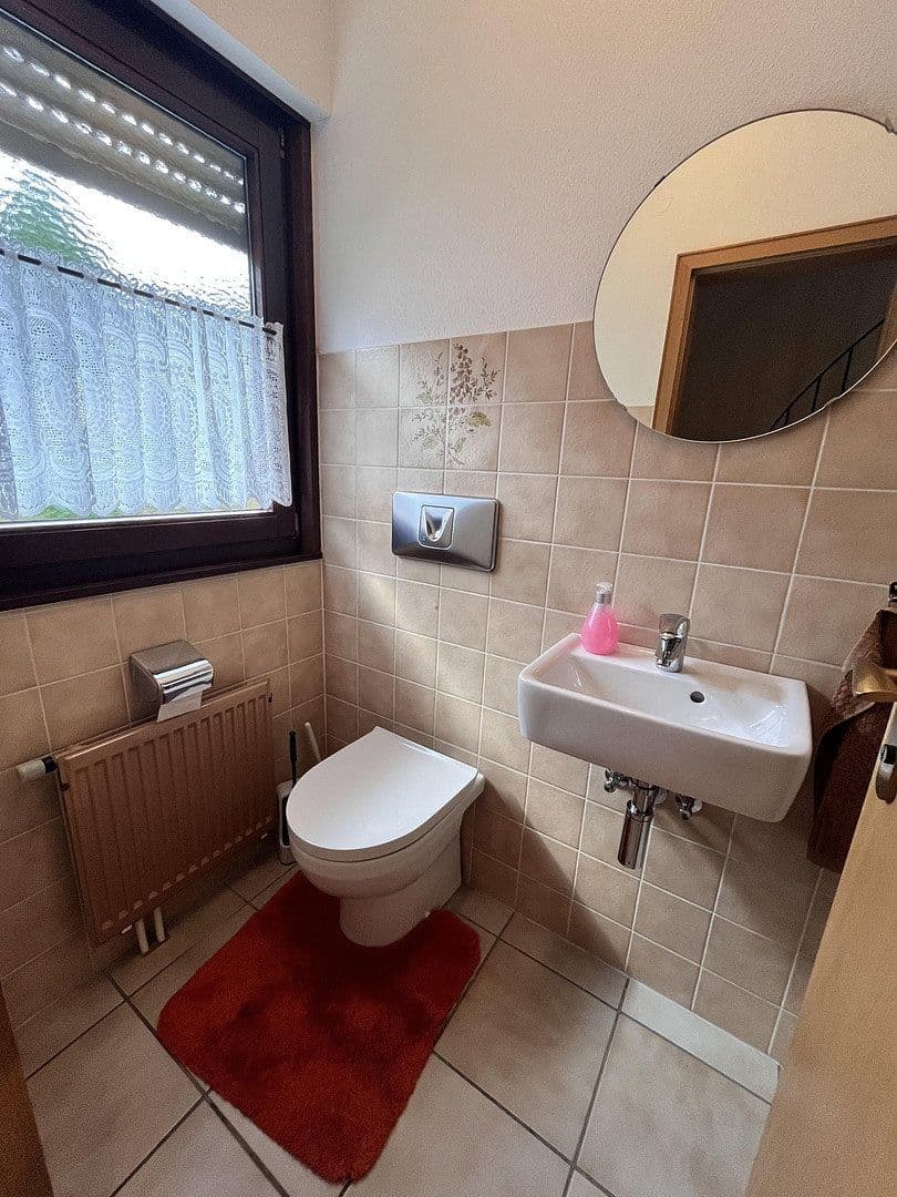 Prenájom bytu 4-izbový 104 m², Weinheim, Bádensko-Wurttembersko Prenájom bytu 4-izbový 104 m², Weinheim, Bádensko-Wurttembersko