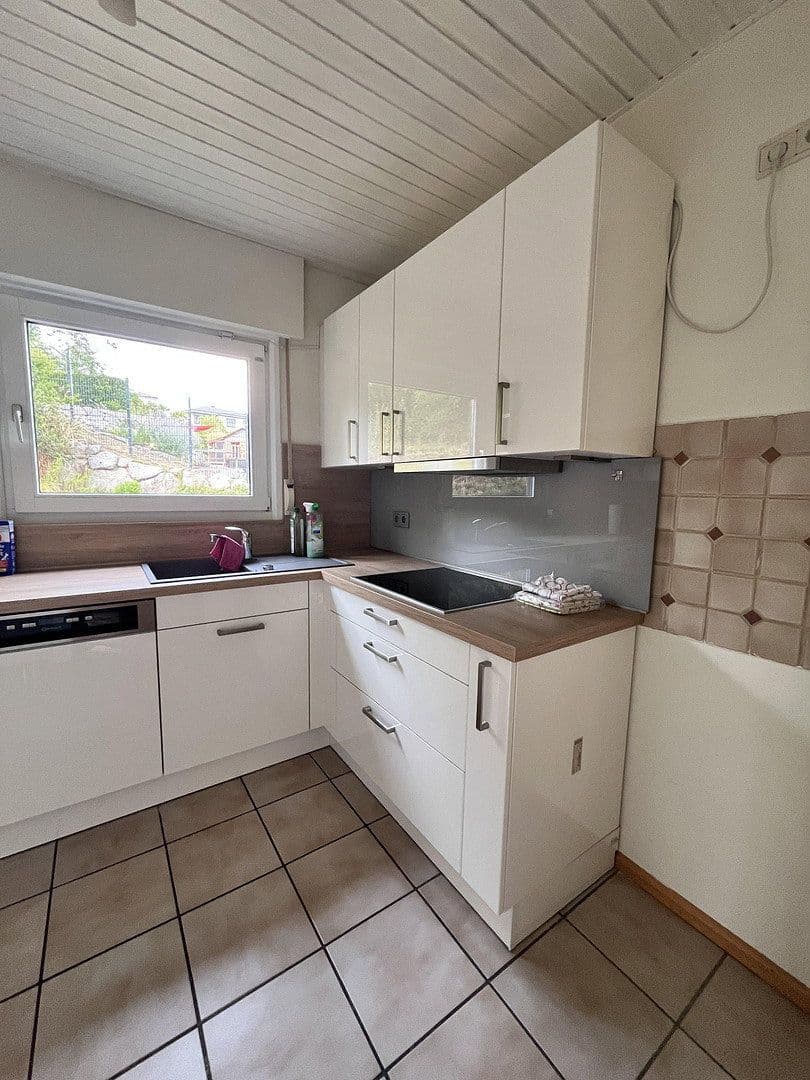 Prenájom bytu 4-izbový 104 m², Weinheim, Bádensko-Wurttembersko Prenájom bytu 4-izbový 104 m², Weinheim, Bádensko-Wurttembersko