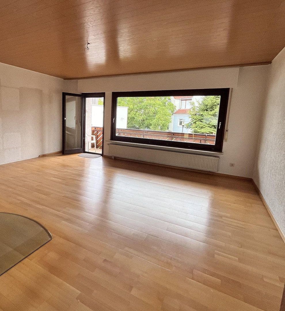 Prenájom bytu 4-izbový 104 m², Weinheim, Bádensko-Wurttembersko Prenájom bytu 4-izbový 104 m², Weinheim, Bádensko-Wurttembersko
