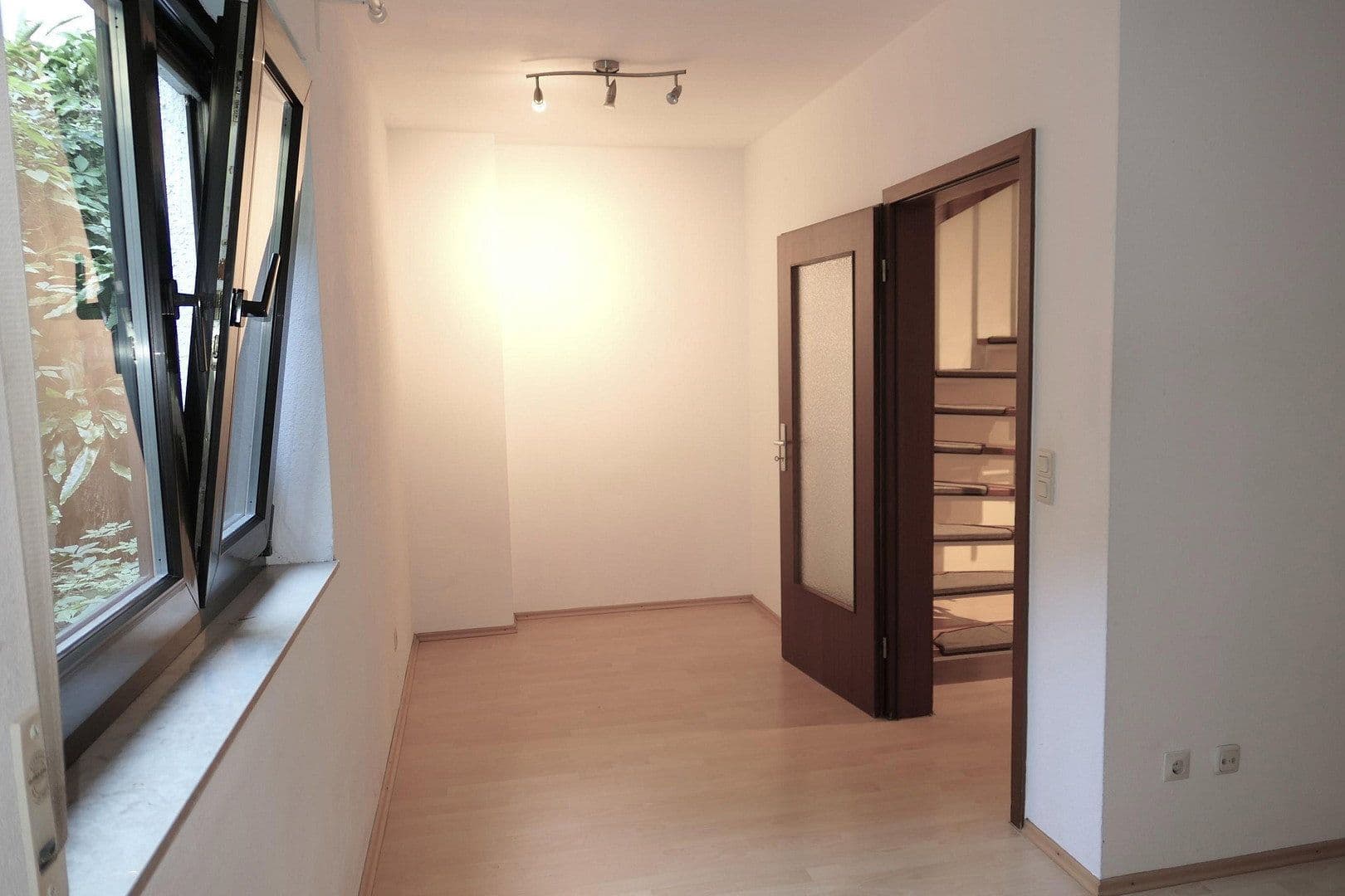 Predaj domu 224 m², pozemok 410 m², Flörsheim, Hesensko Predaj domu 224 m², pozemok 410 m², Flörsheim, Hesensko