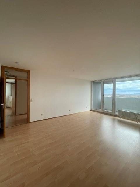 Prenájom bytu 3-izbový 85 m², Tübingen, Bádensko-Wurttembersko Prenájom bytu 3-izbový 85 m², Tübingen, Bádensko-Wurttembersko