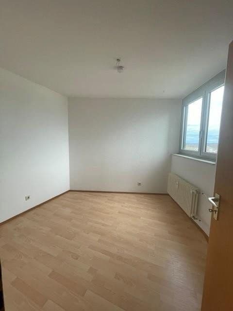 Prenájom bytu 3-izbový 85 m², Tübingen, Bádensko-Wurttembersko Prenájom bytu 3-izbový 85 m², Tübingen, Bádensko-Wurttembersko