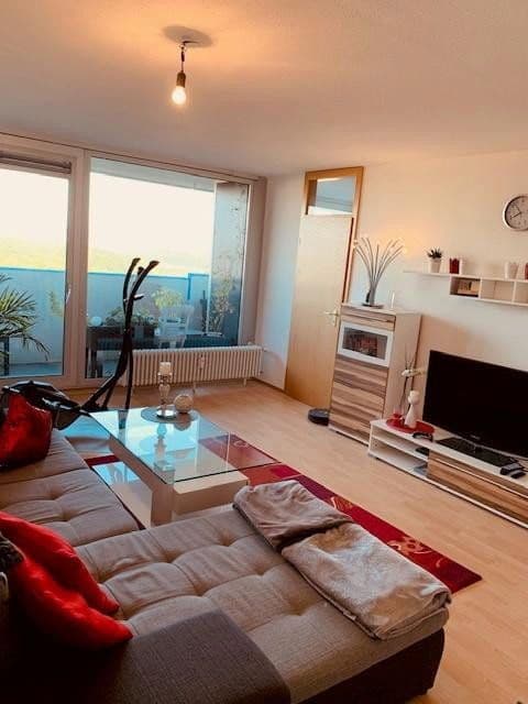Prenájom bytu 3-izbový 85 m², Tübingen, Bádensko-Wurttembersko Prenájom bytu 3-izbový 85 m², Tübingen, Bádensko-Wurttembersko