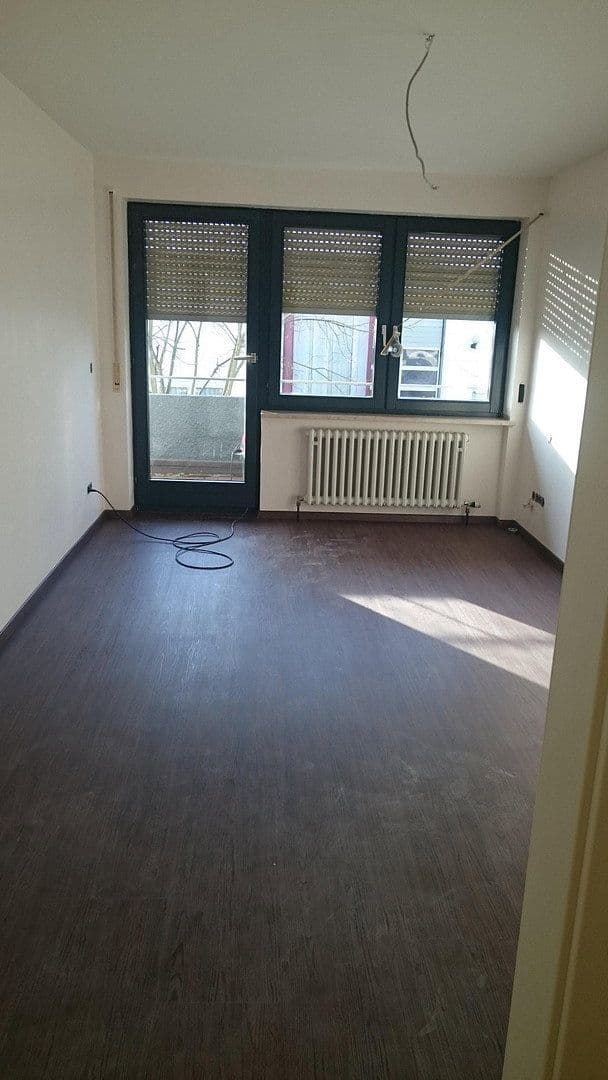Prenájom bytu 5-izbový 320 m², Röntgenstr. 5, Estenfeld, Bavorsko Prenájom bytu 5-izbový 320 m², Röntgenstr. 5, Estenfeld, Bavorsko