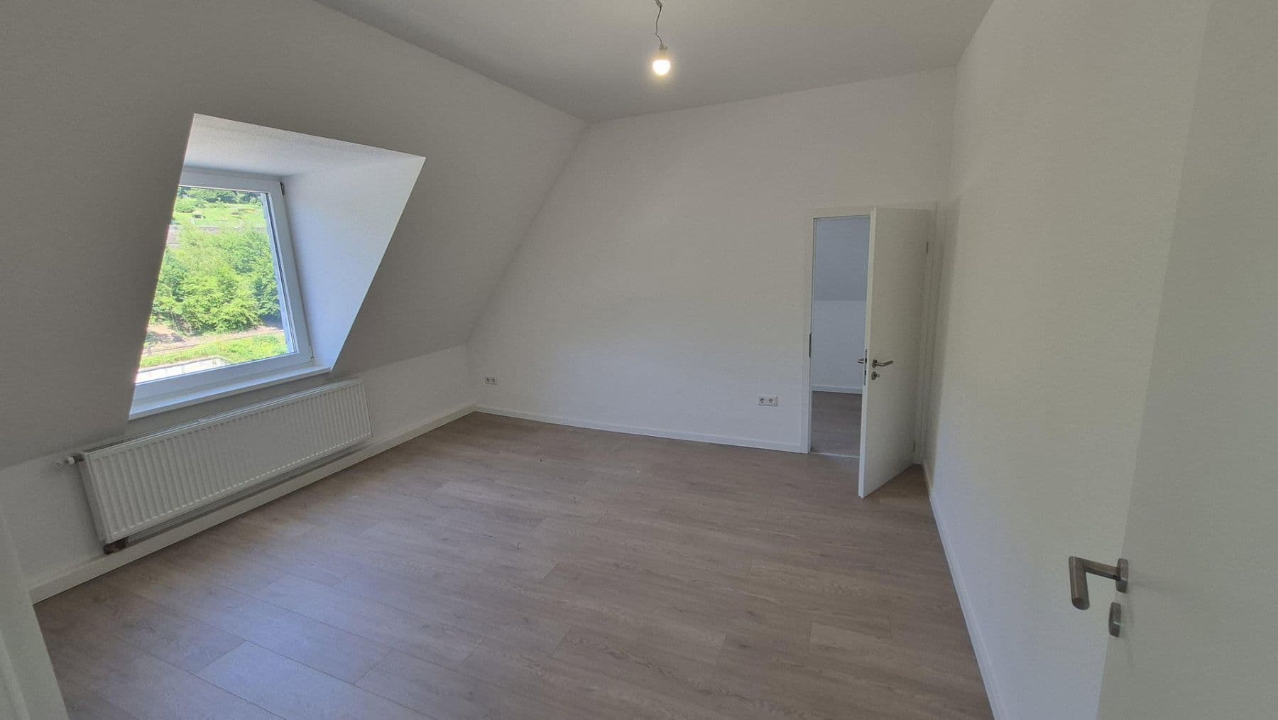 Prenájom bytu 4-izbový 113 m², Gummersbach, Severné Porýnie - Westfálsko Prenájom bytu 4-izbový 113 m², Gummersbach, Severné Porýnie - Westfálsko