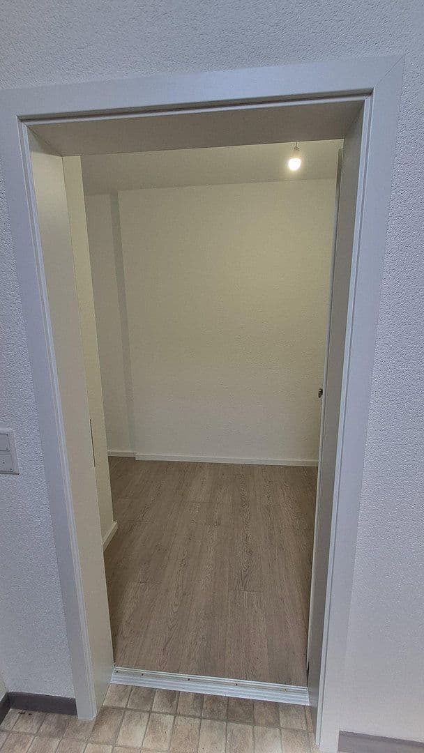 Prenájom bytu 4-izbový 113 m², Gummersbach, Severné Porýnie - Westfálsko Prenájom bytu 4-izbový 113 m², Gummersbach, Severné Porýnie - Westfálsko