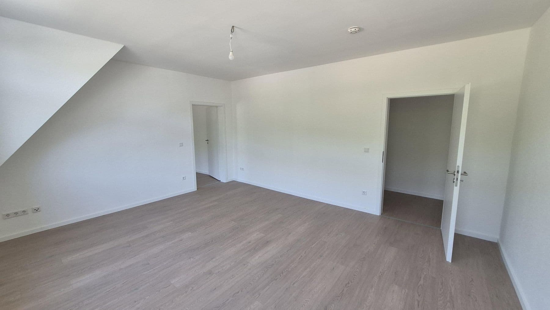 Prenájom bytu 4-izbový 113 m², Gummersbach, Severné Porýnie - Westfálsko Prenájom bytu 4-izbový 113 m², Gummersbach, Severné Porýnie - Westfálsko
