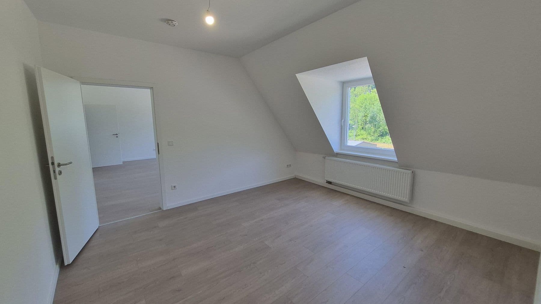 Prenájom bytu 4-izbový 113 m², Gummersbach, Severné Porýnie - Westfálsko Prenájom bytu 4-izbový 113 m², Gummersbach, Severné Porýnie - Westfálsko