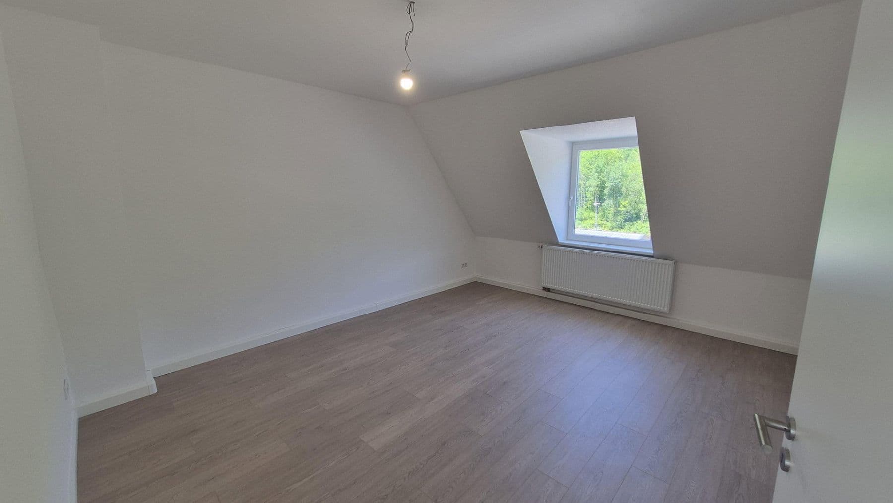 Prenájom bytu 4-izbový 113 m², Gummersbach, Severné Porýnie - Westfálsko Prenájom bytu 4-izbový 113 m², Gummersbach, Severné Porýnie - Westfálsko