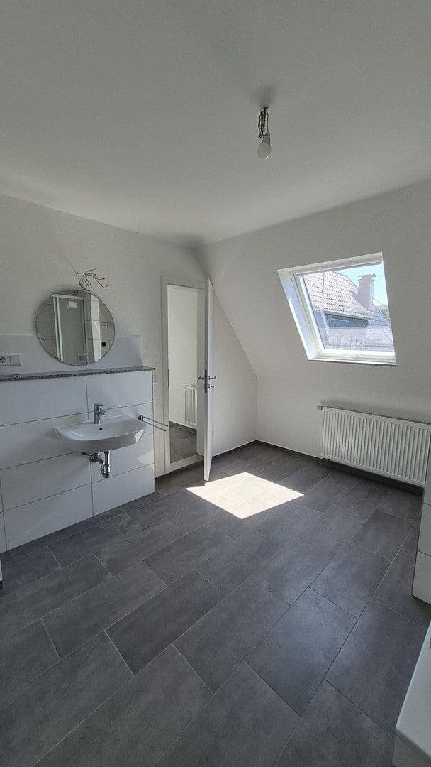 Prenájom bytu 4-izbový 113 m², Gummersbach, Severné Porýnie - Westfálsko Prenájom bytu 4-izbový 113 m², Gummersbach, Severné Porýnie - Westfálsko