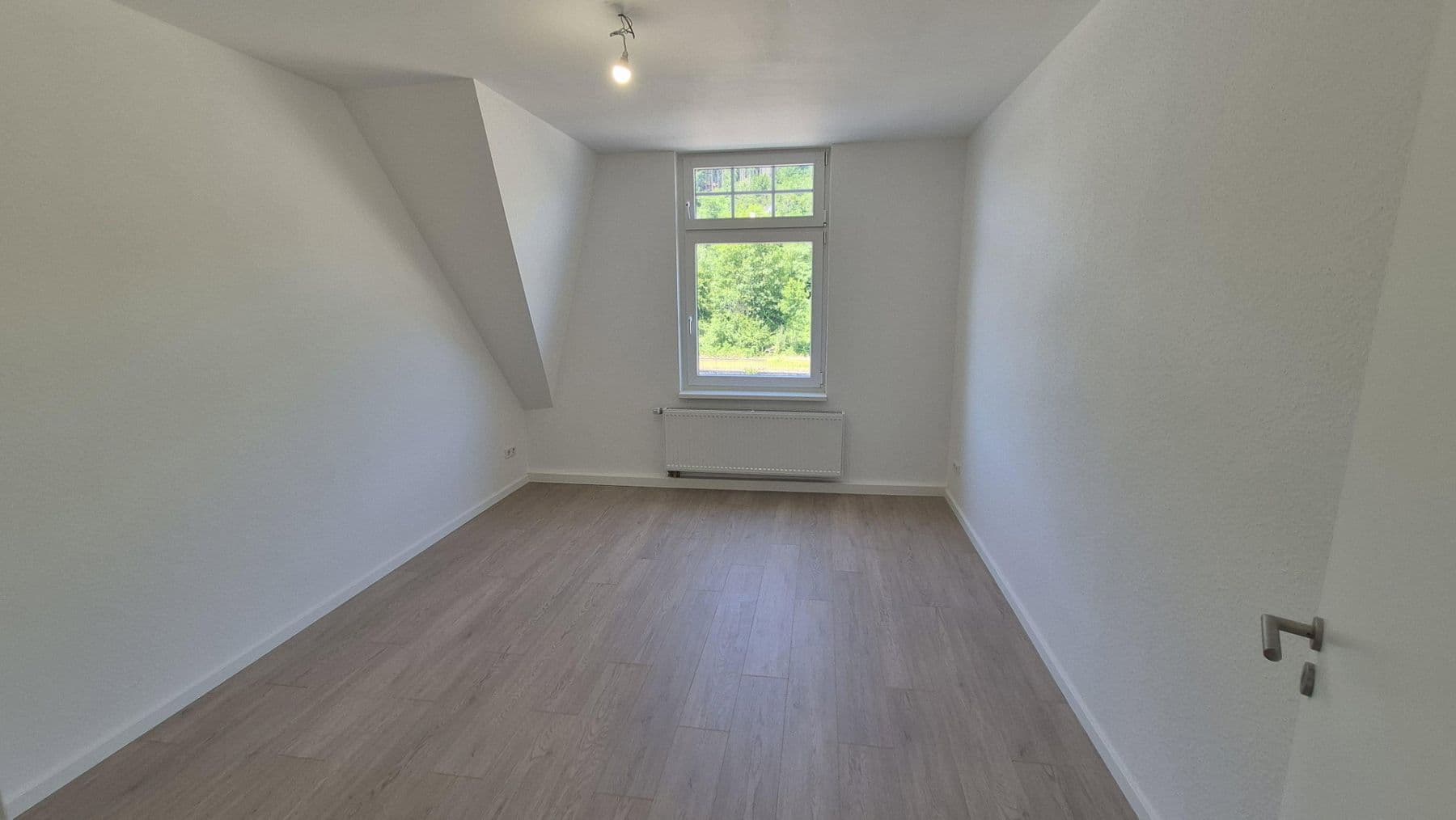 Prenájom bytu 4-izbový 113 m², Gummersbach, Severné Porýnie - Westfálsko Prenájom bytu 4-izbový 113 m², Gummersbach, Severné Porýnie - Westfálsko