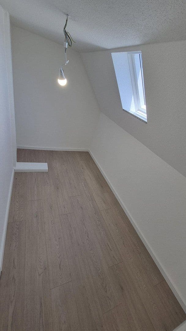 Prenájom bytu 4-izbový 113 m², Gummersbach, Severné Porýnie - Westfálsko Prenájom bytu 4-izbový 113 m², Gummersbach, Severné Porýnie - Westfálsko