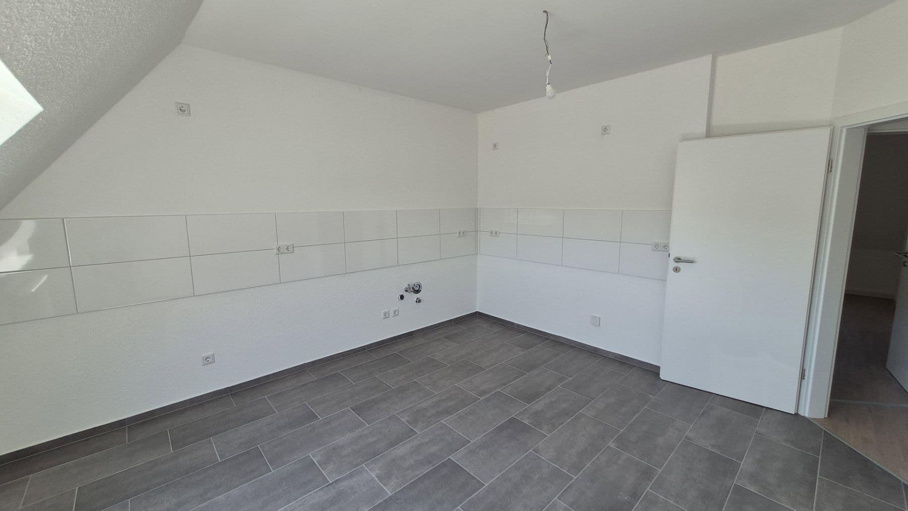 Prenájom bytu 4-izbový 113 m², Gummersbach, Severné Porýnie - Westfálsko Prenájom bytu 4-izbový 113 m², Gummersbach, Severné Porýnie - Westfálsko