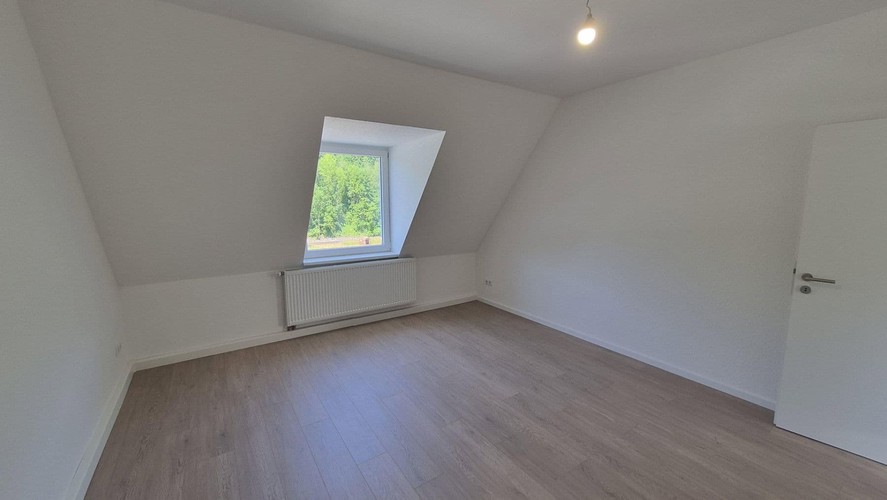 Prenájom bytu 4-izbový 113 m², Gummersbach, Severné Porýnie - Westfálsko Prenájom bytu 4-izbový 113 m², Gummersbach, Severné Porýnie - Westfálsko